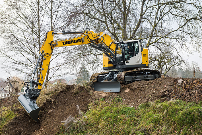 Liebherr startet Serienproduktion des neuen Raupenbaggers R 926 Compact